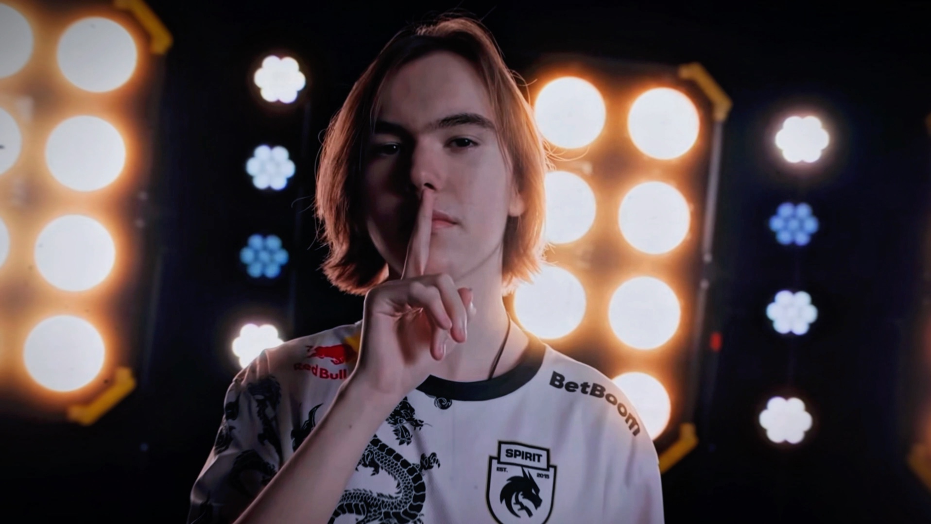 JDG分享knight近照：只想靠两手，向理想挥手